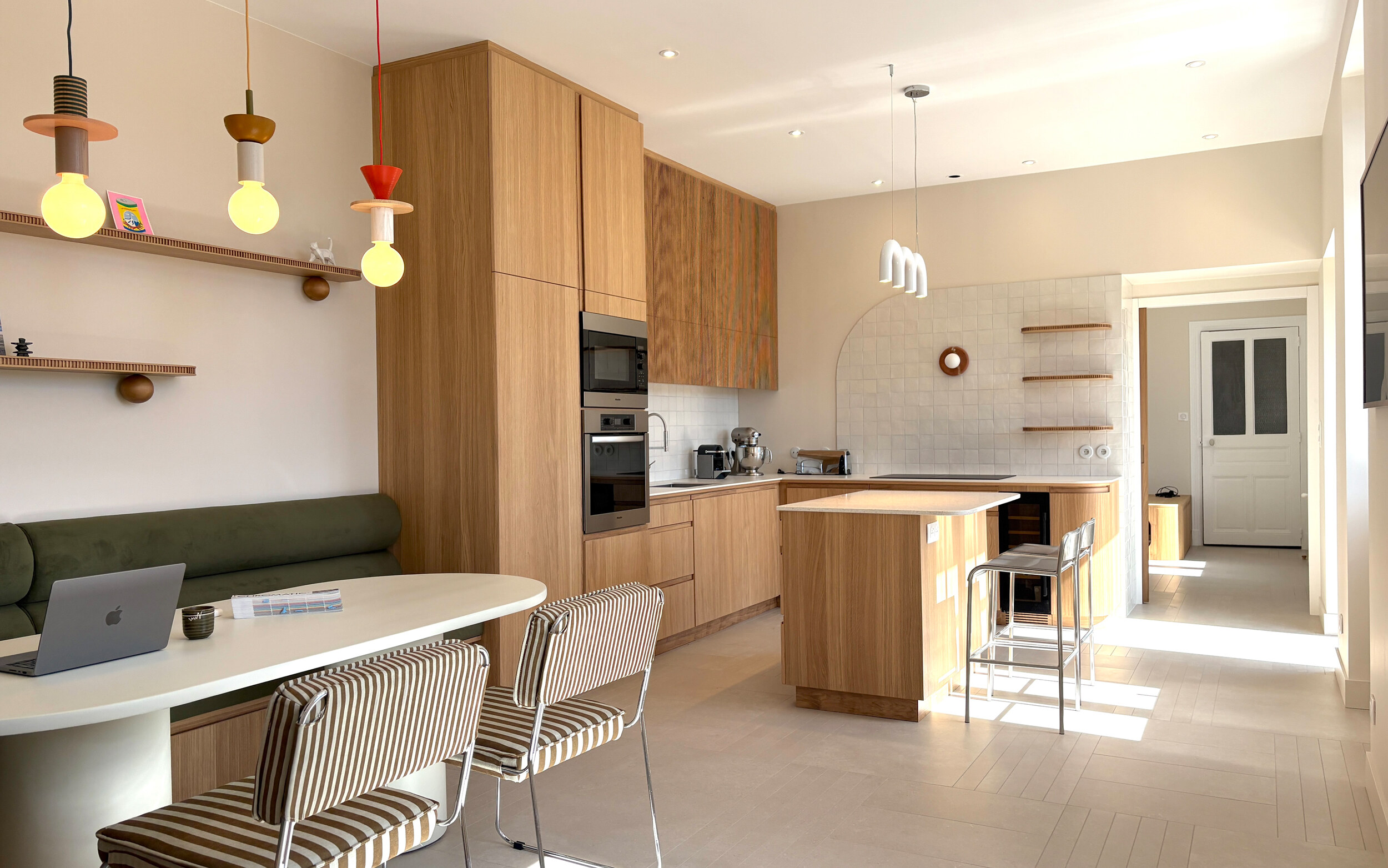 Cuisine ouverte sur le coin repas, Maison M