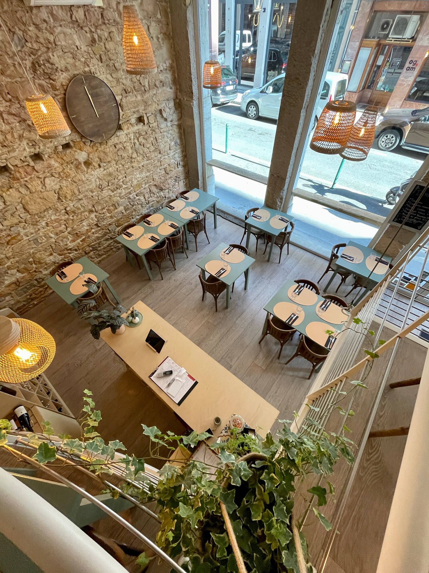 Vue plongeante depuis la mezzanine, restaurant Il Fico à Lyon